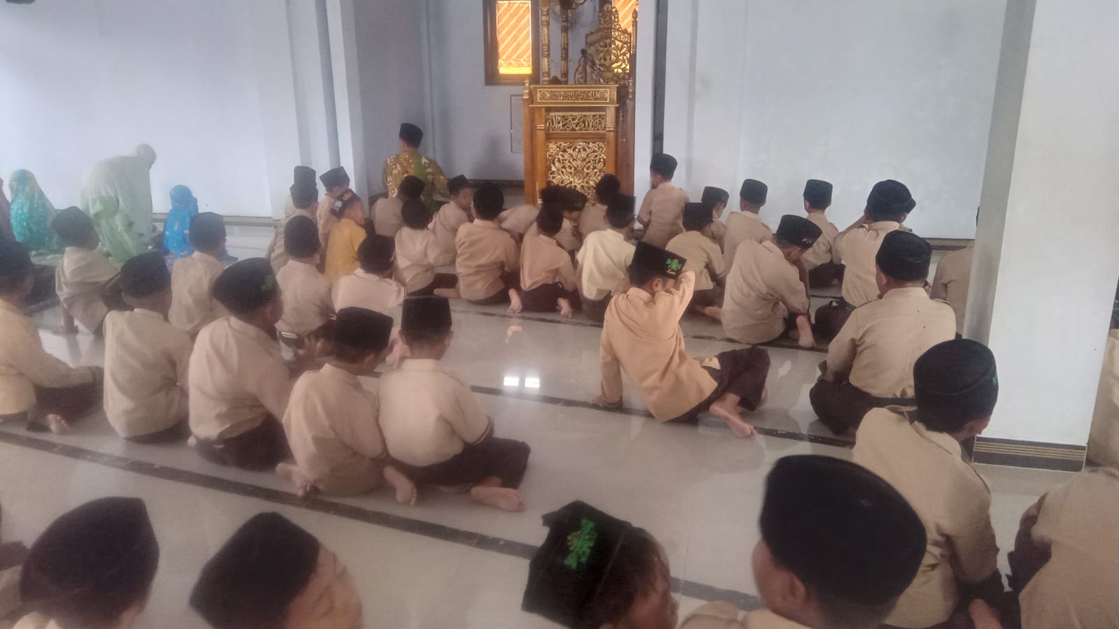 Wujudkan Suasana Religius MI Sirojut Tholibin Biasakan Sholat Duha dan Baca Surat Yaa Siin
