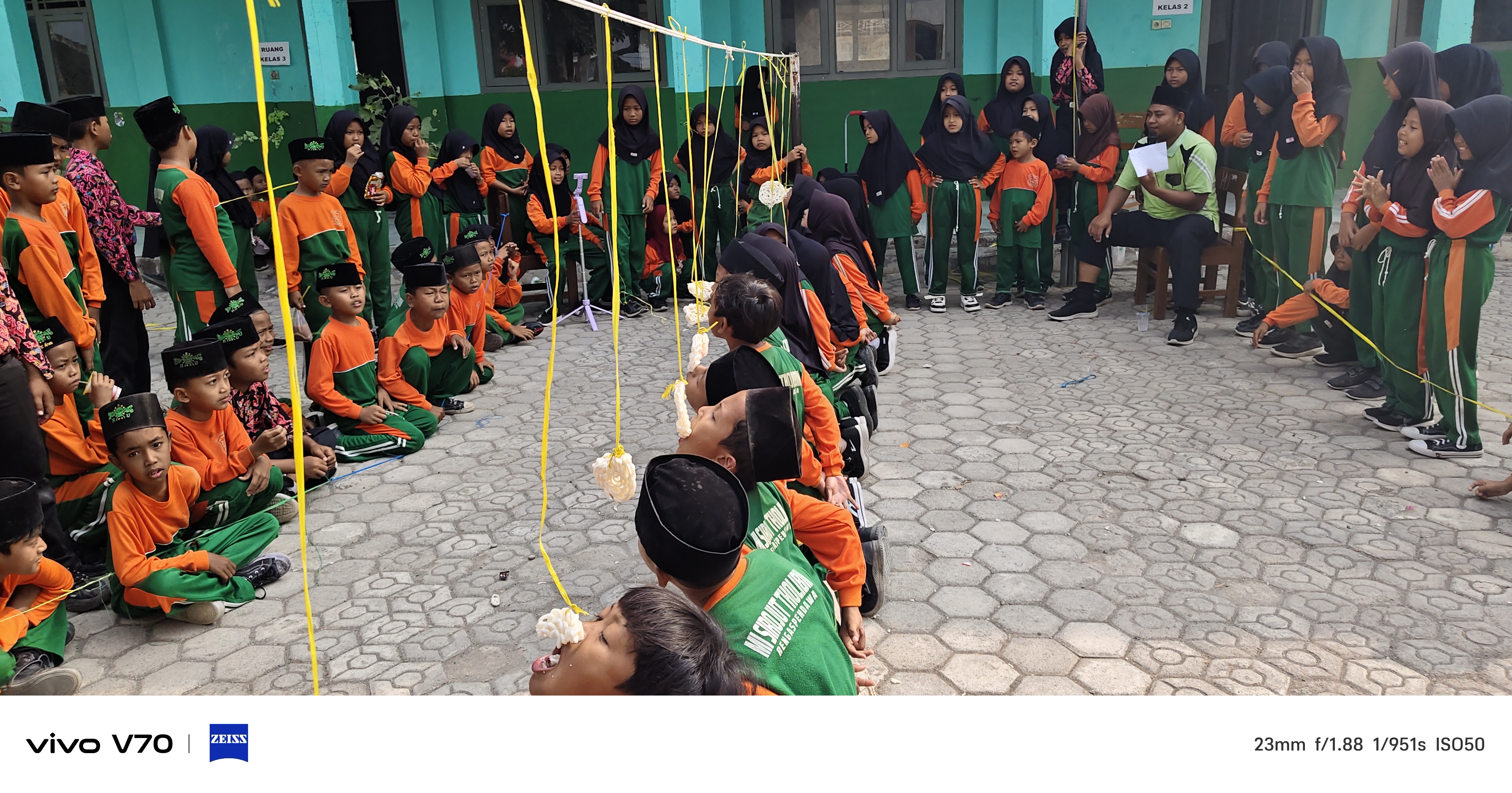 Meriahkan HUT RI ke 81, MI Sirojut Tholibin Gelar Berbagai Jenis Lomba