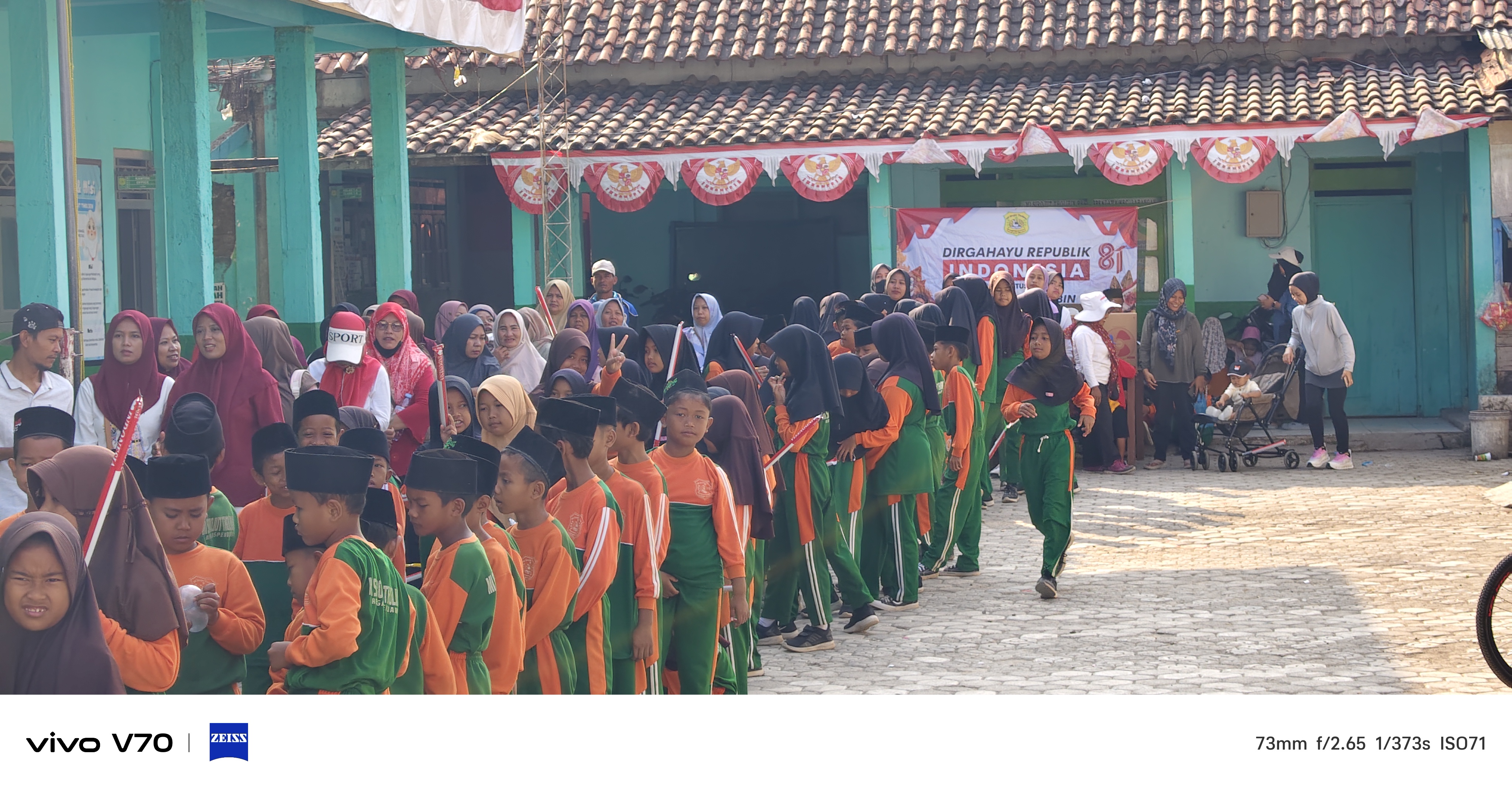 MI Sirojut Tholibin Selenggarakan Jalan Sehat dalam rangka HUT RI ke 81